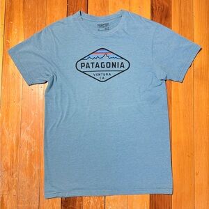 Patagonia Men's Fitz Roy Crest Cotton/Poly T-Shirt Blue Sz M (Stitching Error)